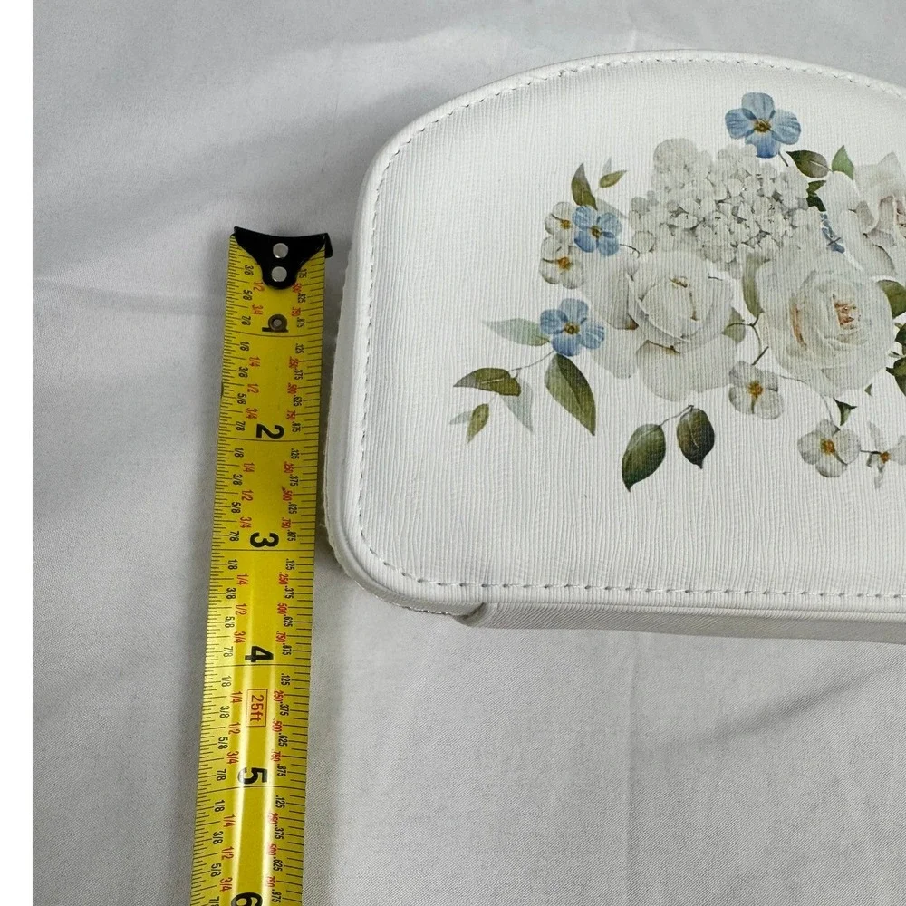 Cupcakes and Cashmere White Floral Travel Jewelry Case Mirror Tassel NWT